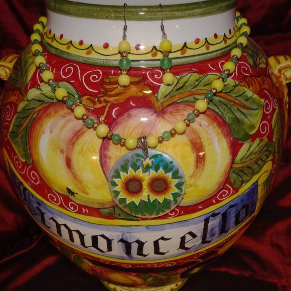 Handcrafted artisanal necklace & earring set in a sunny Tuscan design - Picture 5 of 6